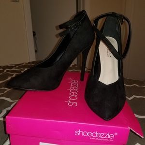 Black 5" heels - fauxsuede - pointed toes - buckle